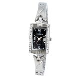 Cardy női ékszer karóra, ezüst színű tok kő díszítéssel, ezüst színű fémcsat, fekete színű számlap, quartz szerkezet, cseppmentes vízállóság