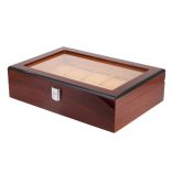 Óra tartó doboz, 10 rekeszes, barna fa mintázatú lakkozott külső felület, bézs színű belső