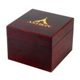 Astron fa karóra doboz, barna színű külső, fekete párnás belső