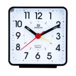 Merion ébresztőóra, quartz, fekete / fehér színű műanyag tok, sweep (halk járású)